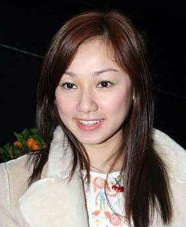 蓝盈莹|洪金宝36岁女儿至今未嫁，看到本人照片后，网友：这谁敢娶啊？