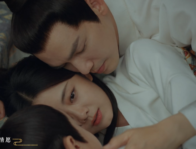 锦心似玉|《锦心似玉》十一娘哄谆哥睡觉，侯爷吃醋和儿子争宠！吻戏太甜了