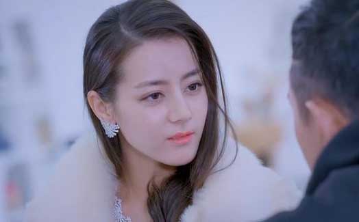 迪丽热巴|迪丽热巴被赵露思秒杀的，可不仅仅是年龄