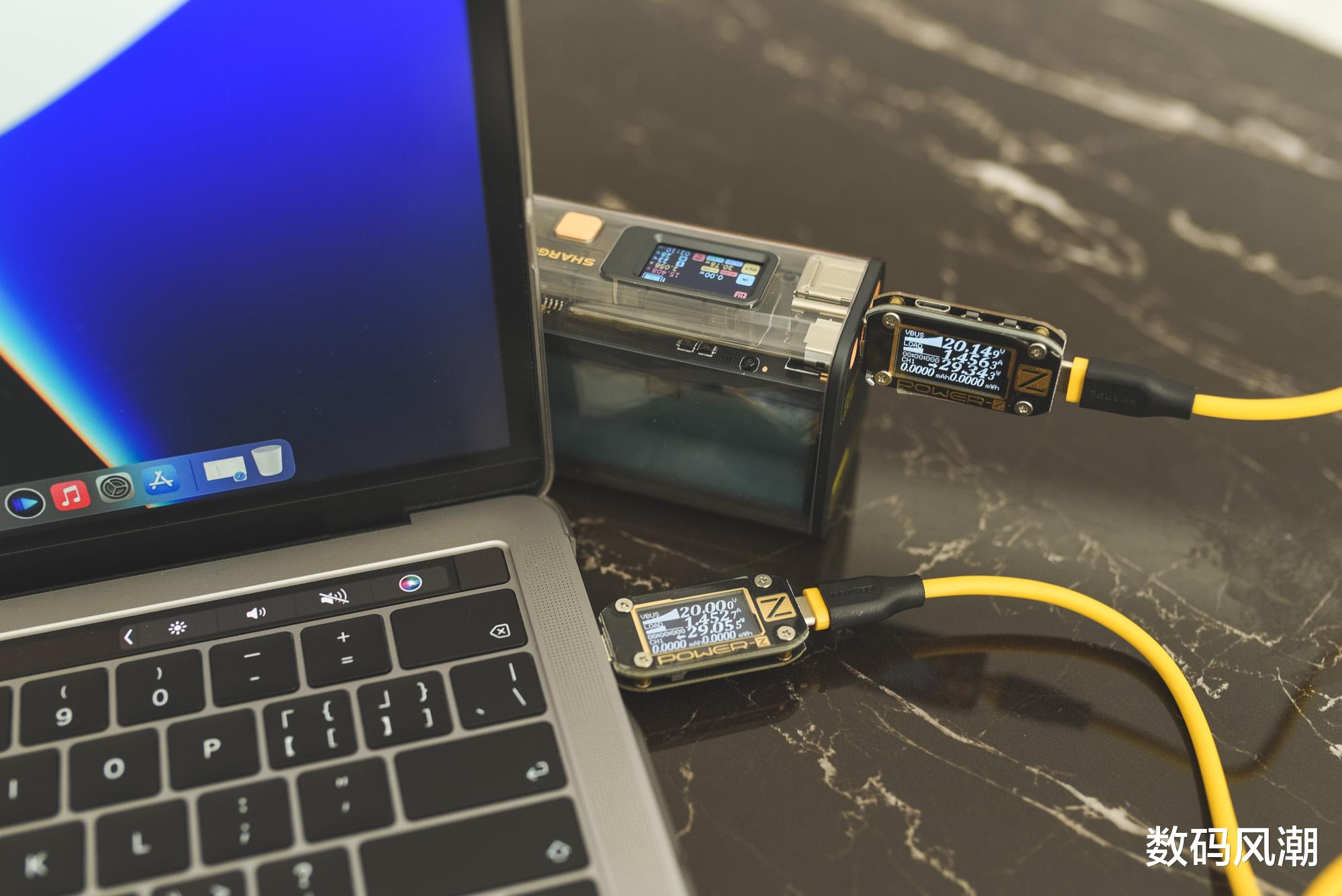 折叠屏|没有数码直男可以拒绝的新玩具，各项拉满的闪极100W超级移动电源