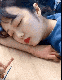 |“钓鱼被咬了一口，好在是条招财龙鱼！”哈哈哈评论很一致了