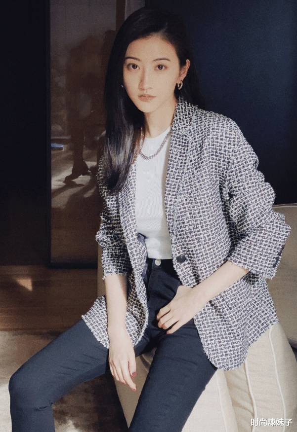 景甜|景甜靠“富贵身材”走红？当她穿束腰裙后，真心为张继科后悔