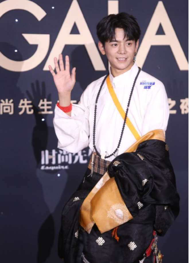 邓伦|时尚先生红毯：龚俊造型像火龙果，邓伦最帅！虚拟主持人风头最强