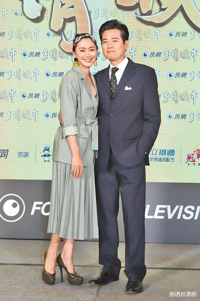 侯怡君|恭喜！43岁女星与66岁老戏骨登记结婚，将积极备孕，两人情牵20年