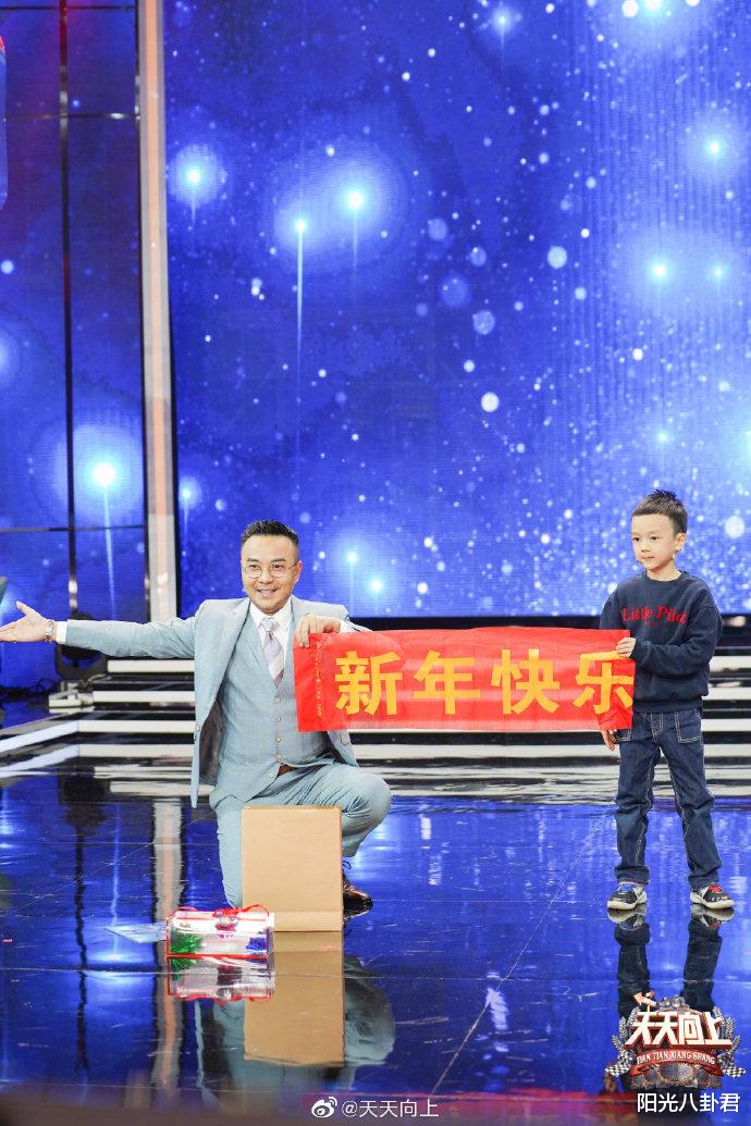 王倩|汪涵带儿子首秀正脸曝光，小沐沐走秀帅气有型，和爸爸长得太像了