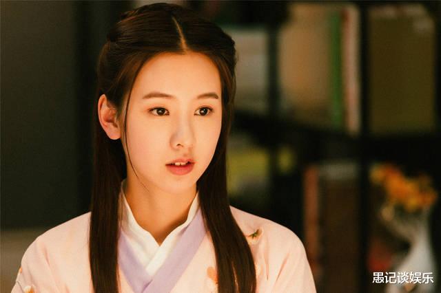 陈都灵|陈都灵古装婚服照，拍出诡异聊斋风，瘦脸女孩慎入古风造型