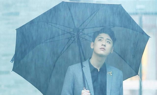 张云雷|跟德云社师弟合影，张云雷给足了面子，连文案都按对方的要求发