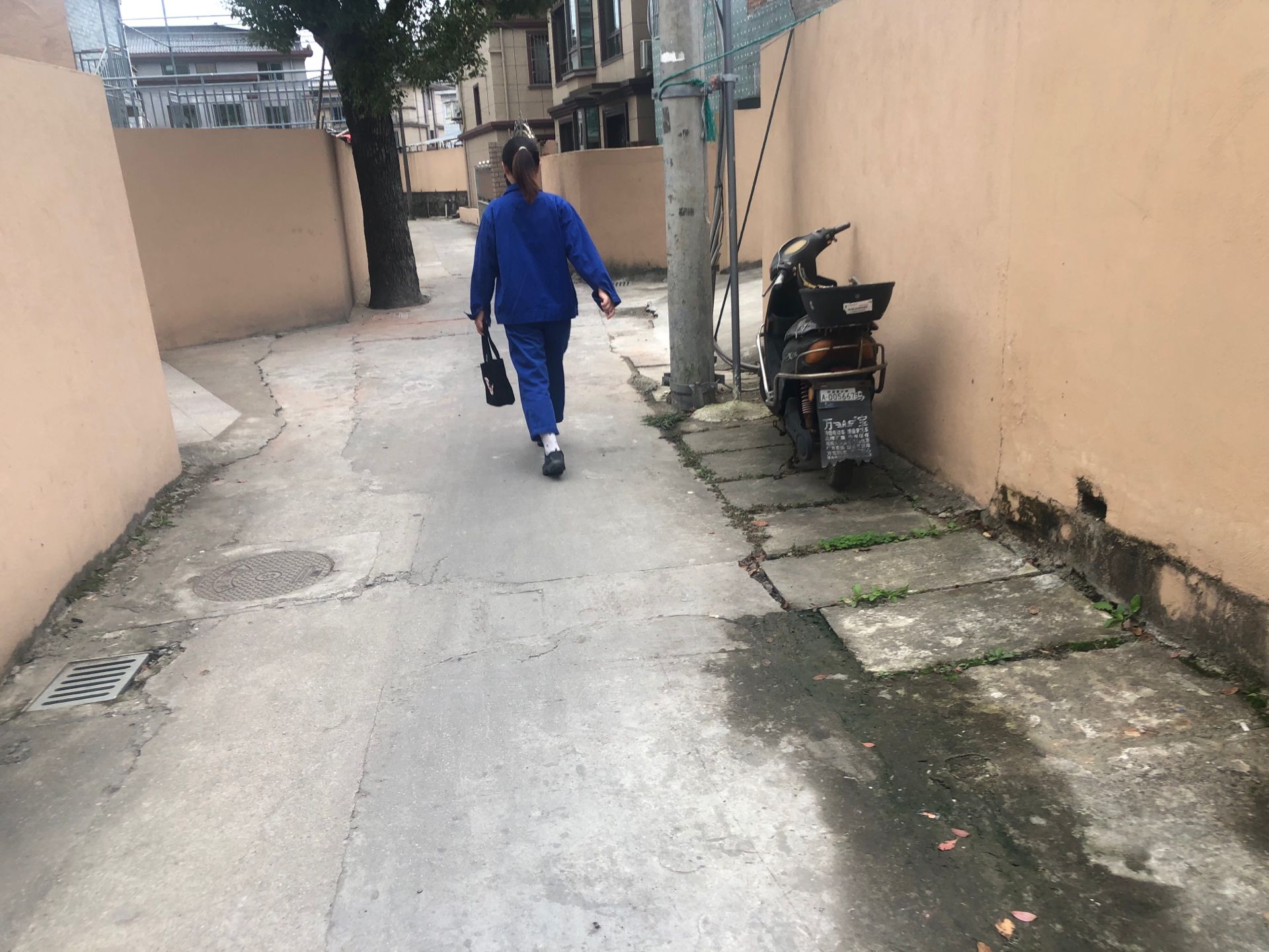 44岁保姆自述:做全职保姆2年,看似轻松,实际上跟做妻子没两样