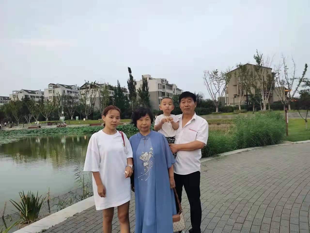 李昕言温度空间|杜新枝第3次去北京，和支持她的网友见面，一块聚餐喝酒去KTV唱歌