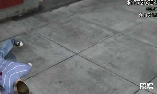 侠盗猎车手|在《GTA5》中打劫正在ATM机取钱的市民会怎样？这细节如何？