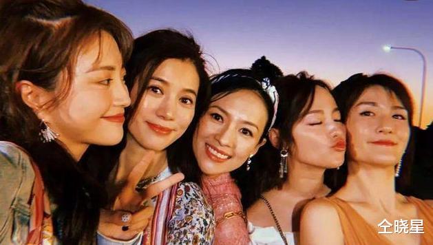 李小冉|难怪合影要远离李小冉，以为太夸张，看照片才知道什么叫白成墙皮