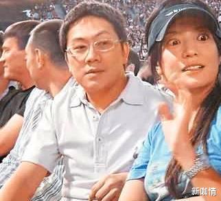 新咖情 一个深夜买醉，一个不见踪迹，赵薇夫妻就算没离婚也形同陌路了吧