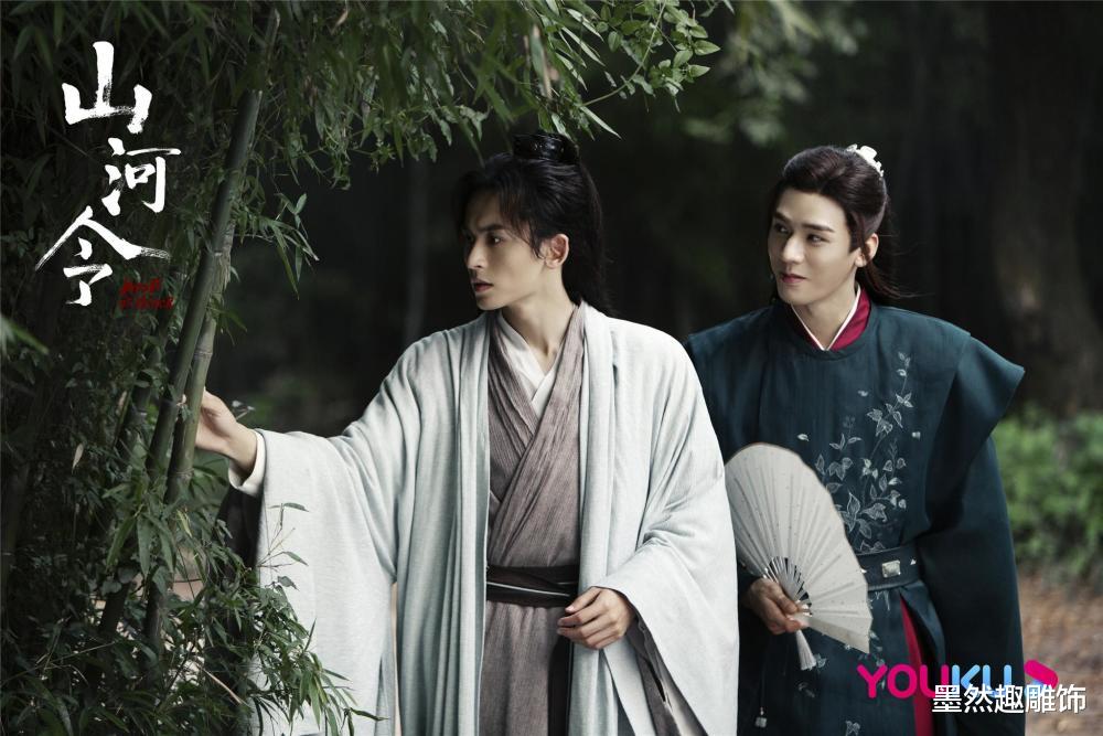 肖战|同样因双男主剧爆红，龚俊红利期已过去，肖战为何能稳居顶流？