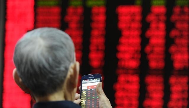 券商 券商放量拉升，大盘靠近3500点，明天A股变数来了？