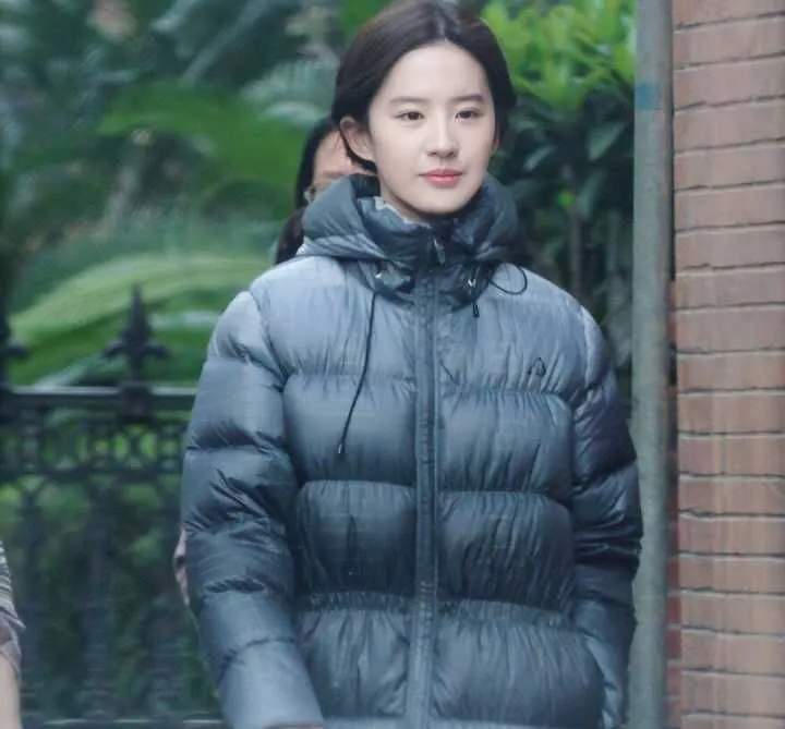 |明星现实生活中真的那么好看吗？