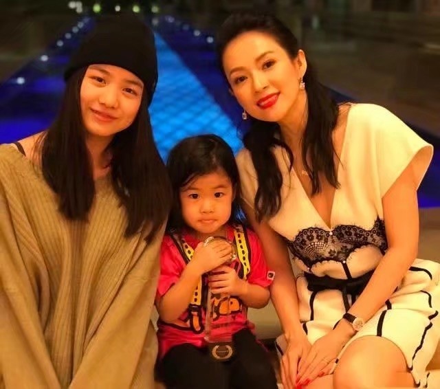 谭咏麟|章子怡公开介绍继女：这是我女儿，获小苹果表白：妈辛苦了