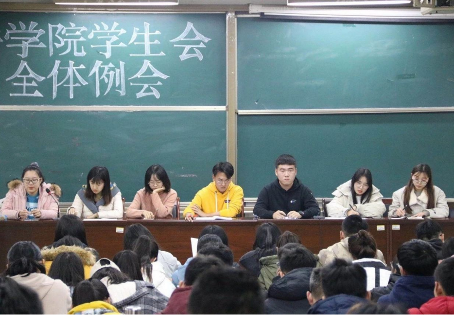 教师|适合“老实人”的工作，很少出现“勾心斗角”，薪资待遇也不错