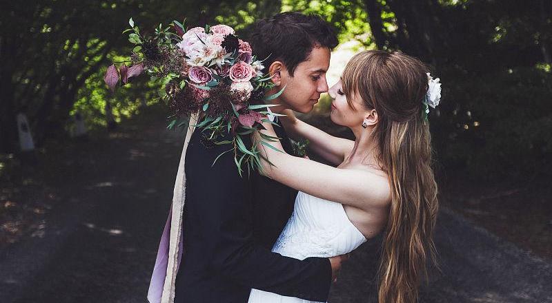 |婆婆让儿媳卖房，中介打电话来，儿子净身出户