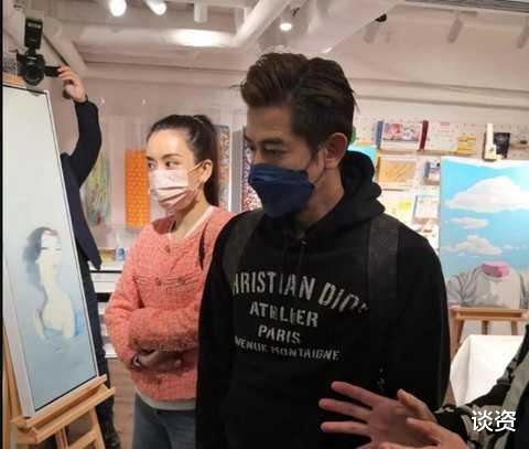 方媛|郭富城方媛看画展，两小时消费80万，天王嫂轻微含胸气质平平