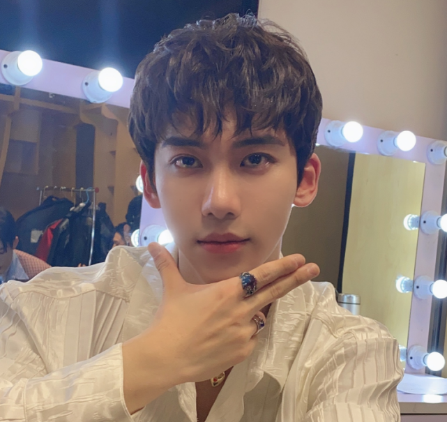 放羊的星星|继男主后，《放羊的星星》翻拍版女主曝光，这回“小龙女”都来了