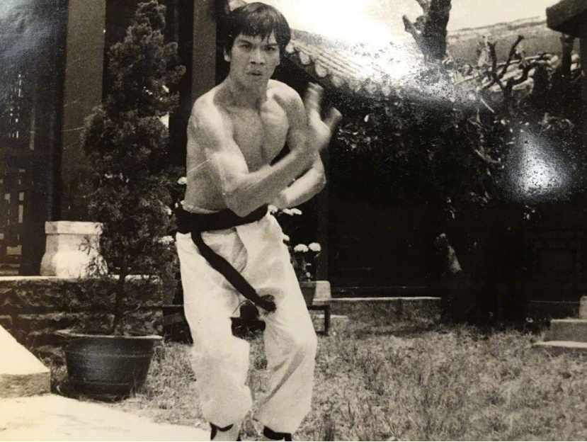 向华强|向华强在京被白小航怒扇，离京后白小航却离奇死亡，死因至今成谜