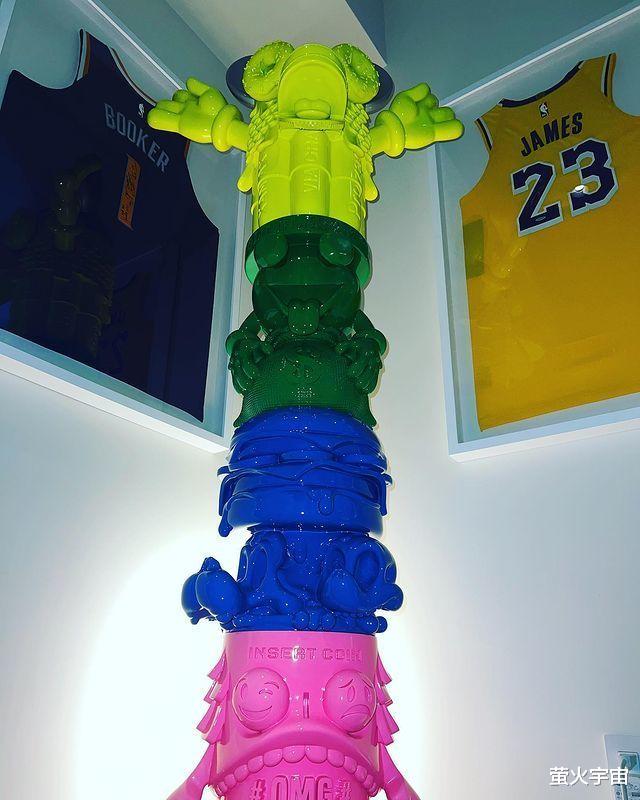 贾斯汀·比伯|贾斯汀·比伯去吃早餐，冷脸回应海莉，用肯豆男友的球衣装饰豪宅