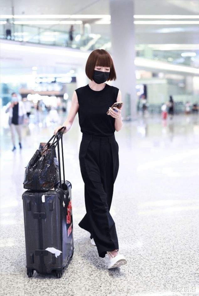 最炫前沿|鲁豫真是瘦过头了！一身黑色搭配秀“纸片”身材，看得人好心疼