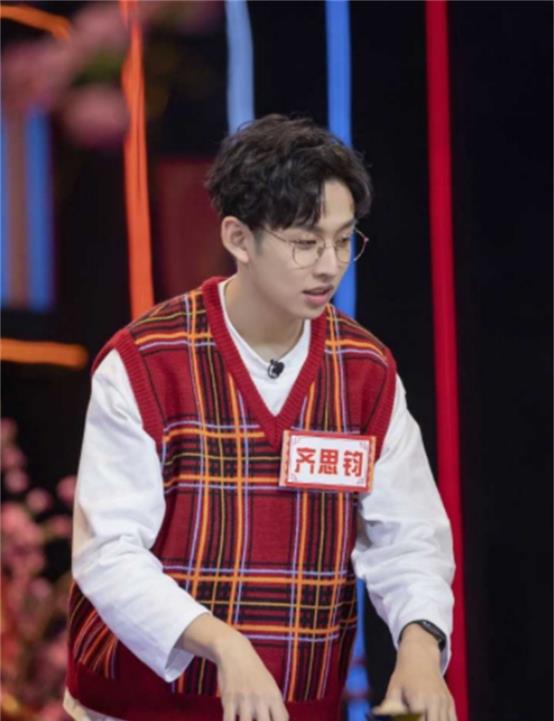 何炅|湖南卫视开始捧新人了,何炅的“接班人”出现了!