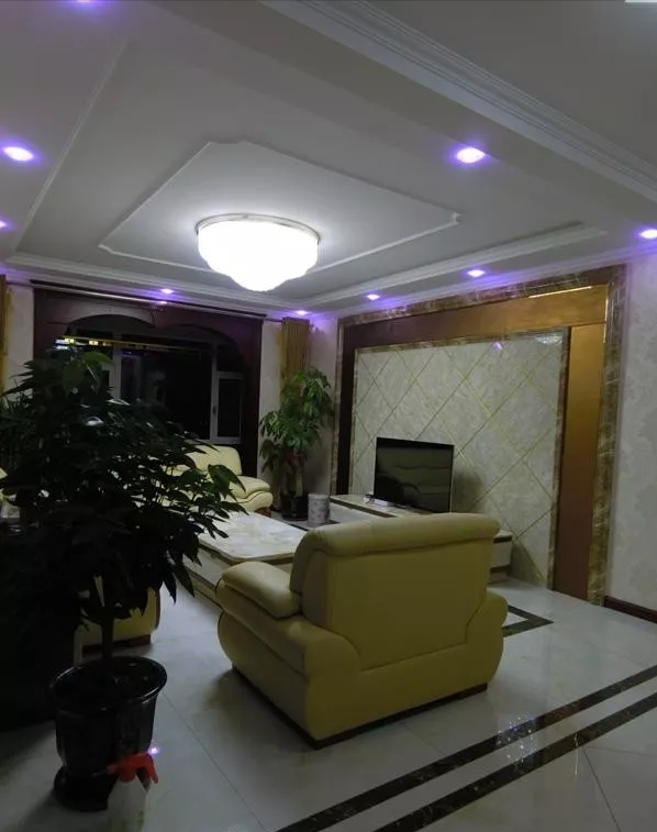 参观闺蜜的简欧宫廷风新房,玄关壁画好漂亮,餐厅展示柜太吓人