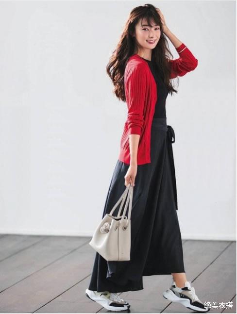 绝美衣搭|入秋换季，哪些衣服是必备？4件单品的“一衣多搭”，不懂亏大了