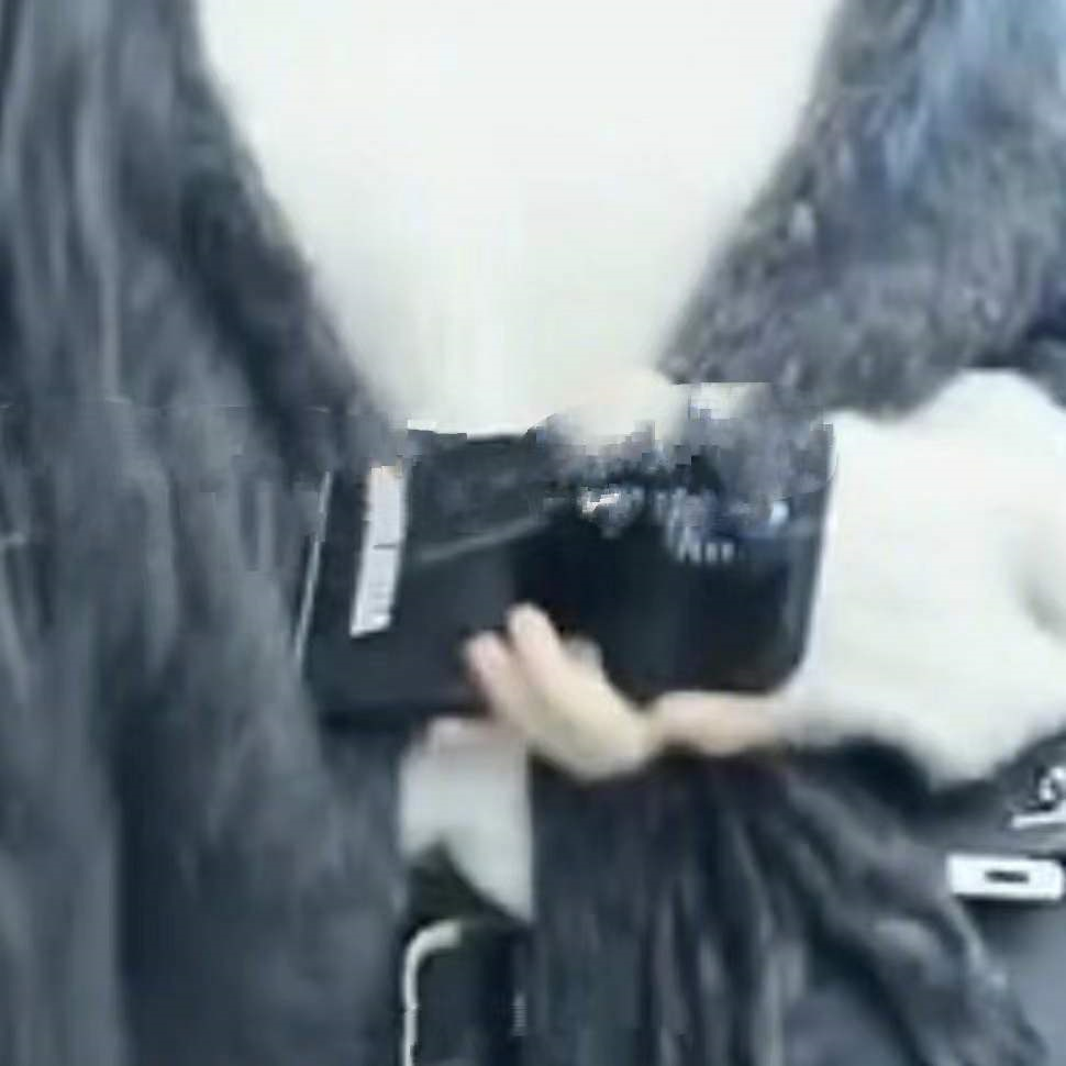 何九华|王鸥何九华恋情疑坐实！手机壳上刻对方名字，男方曾因人品差被骂