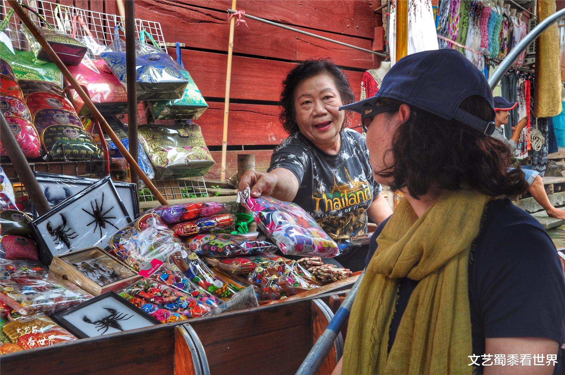 文艺蜀黍看世界 泰国150年历史的集市，为啥买卖都在船上、摊主都会讲中文？