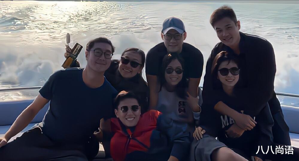 朱玲玲|朱玲玲儿子近照曝光，和女朋友出海秀恩爱，并甜蜜互动画面超温馨