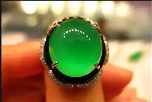 翡翠|翡翠的“正色”与“偏色”