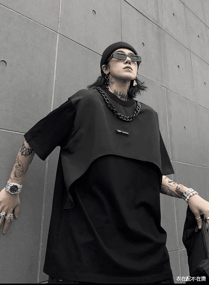 衣在配不在贵|马龙拿5金“创纪录”，赛场上穿球衣是冠军，私下穿T恤也不输明星