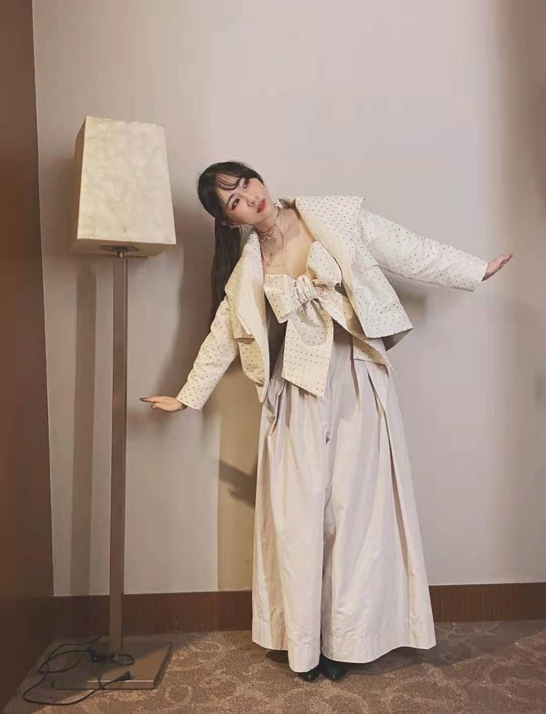 邓福如|34岁玉女歌手被曝当小三，致对方妻子流产，老公知情却想用钱摆平