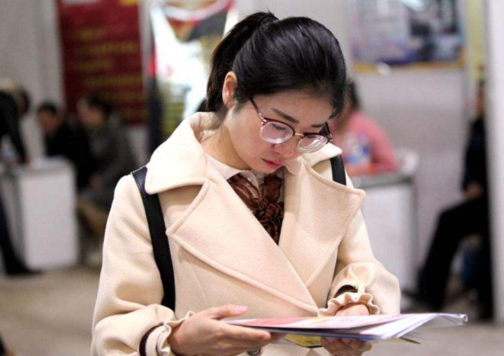 高校|垫底985和顶尖211高校，求职路上哪个更吃香？大企业HR说出心里话