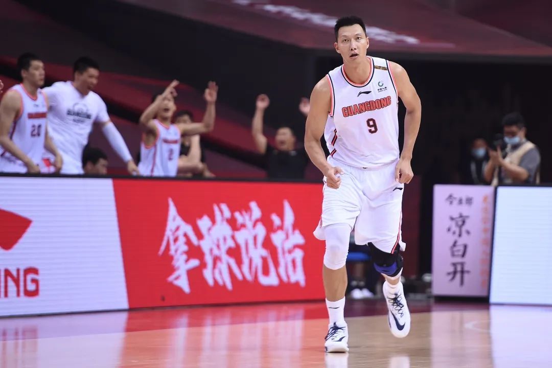 广东男篮|14+4，全队第一！力压易建联赵睿，32岁老将成广东队真“基石”