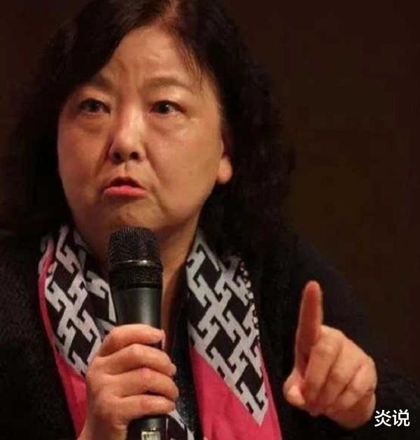 美国|方方为得到一张绿卡，在疫情期间抹黑祖国，事后却被美国抛弃