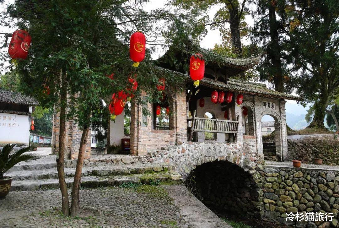 欧洲 它被称为“小欧洲”，是中国唯一能用欧元交易的小城，就在浙江！