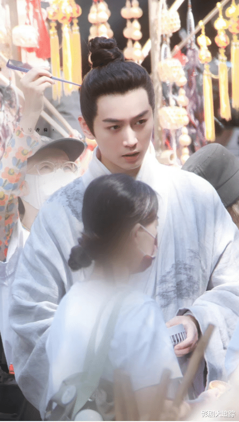 周冬雨|毛晓彤新剧杀青，脸部浮肿疑似整容，男主神态憔悴，双眼无神！