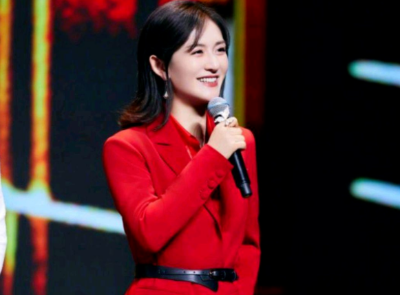 谢娜|谢娜在央视仅主持一期就被撤下,央视官媒给她12字评价,原来如此