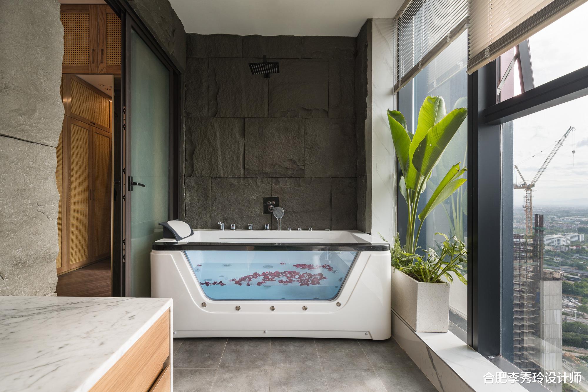 顶楼复式180㎡，浴缸放在阳台“得意之作”，没想到却被吐槽了