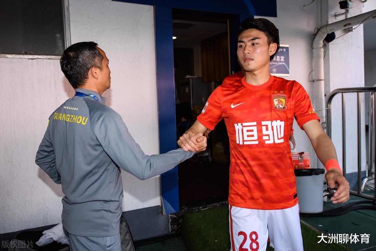 广州队|10点！中超传出消息：广州队18岁锋霸给出积极表态，国足还有希望