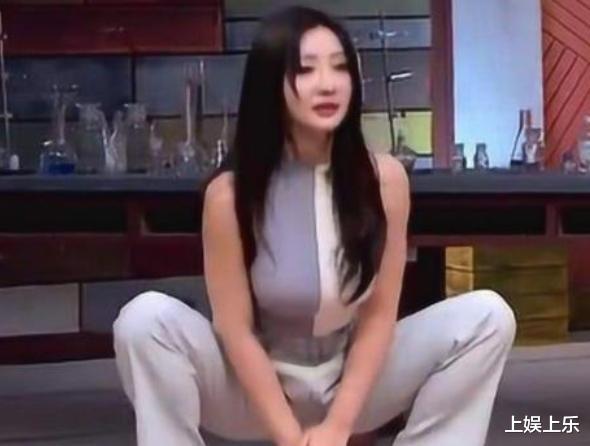 柳岩|41岁的柳岩为何没人敢娶？看到她做深蹲，网友调侃：没资格追啊