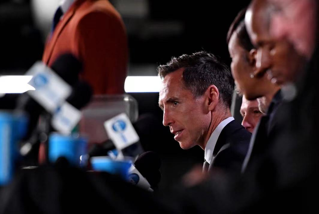 篮网队|没有首发中锋了!再见4千万先生!篮网扔掉KD欧文找来的人