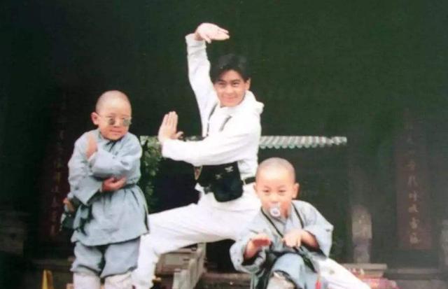 郝劭文|郝劭文：4岁爆红9岁隐退，千万积蓄被父母败光，现今怎样了？