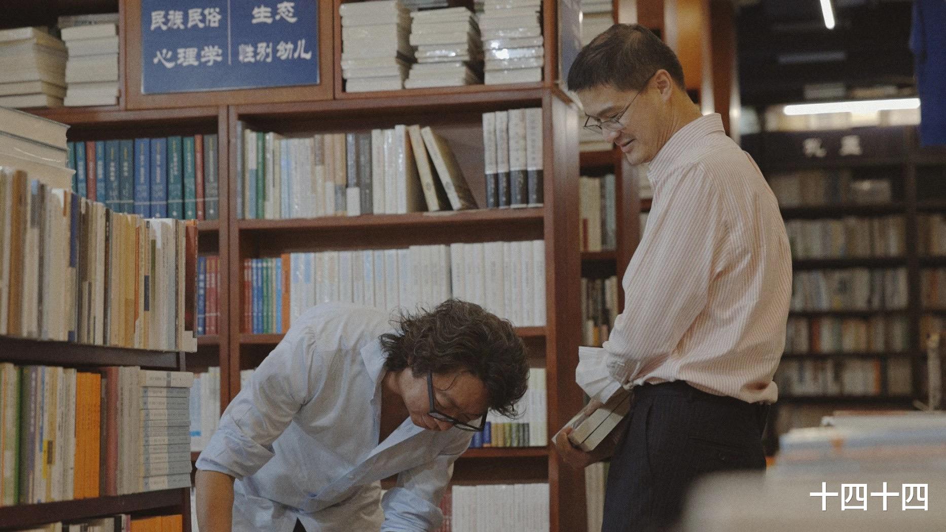 罗翔|从登上神坛到被众人打垮，罗翔究竟为什么会如此“招人嫉恨”？