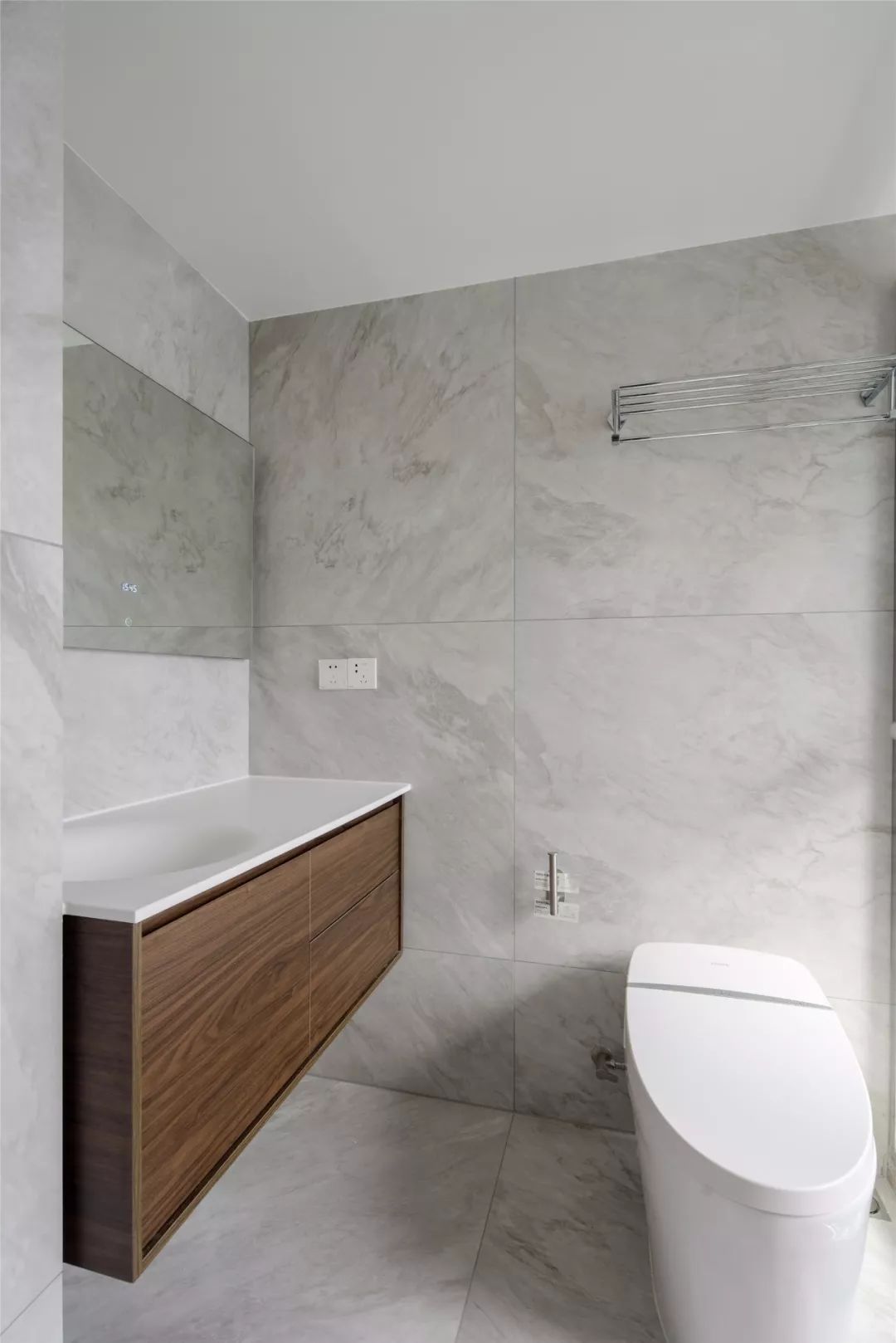 68平小户型大改造，2㎡搞定餐厅，吧台半墙做电视背景墙超酷！