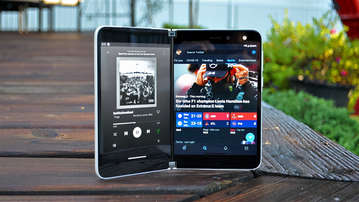 微软|微软全新双屏手机全网首碎！1万块钱的手机这么不经摔？